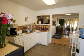 Americas Best Value Inn - Image 5