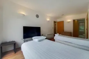 Excel London City Airport Seagull Lane Royal Victoria 2 Bedrooms Apartments - Image 3