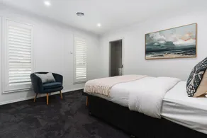 Modern 3BR with Courtyard in Lyons - Image 2