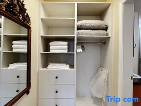 Super Cosy 8B6B in Vancouver heart near to airport - Image 2