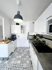 Chambre dans appartement avec vue sur le port - Image 4
