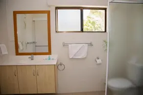Apollo Jewel No 1 Beachfront Apartments - Image 4