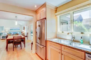 Renovated Cottage w/ Deck & Screened Porch - Walk 150 Yards to the Beach! - Image 4