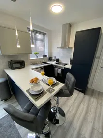 HU-Thirteen Apt One - Sleeps 4 - Image 2