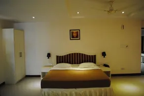 Hotel Royal Inn - Image 3