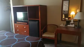 Super 8 by Wyndham Sacramento North - Image 2