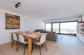 Luxurious and modern family apartment with incredible view over the beach - Image 4