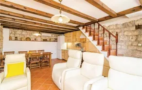 Four Bedroom Holiday Home in Kolocep - Image 5