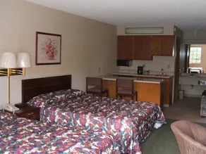 Scottish Inns & Suites Springdale - Image 2