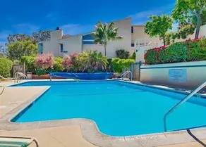 Newly remodeled Beach 2 Br condo by RedAwning - Image 2