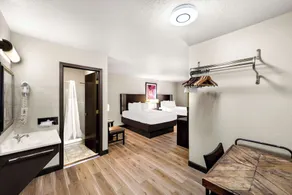 Americas Best Value Inn Marquette - Image 3