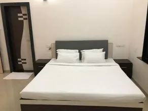 Tulip Room - Image 3