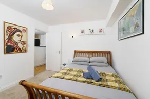 Central Hackney Apartment - Image 4