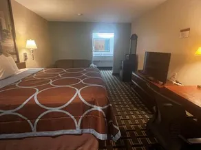 Super 8 by Wyndham Baytown - Image 4