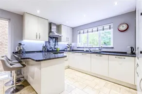 Homely 4 Bedroom House Addlestone - Image 3
