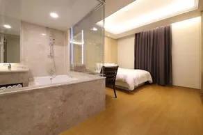 Hotel Raum - Image 4