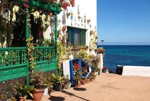 Las Rosas Apartment - Image 2