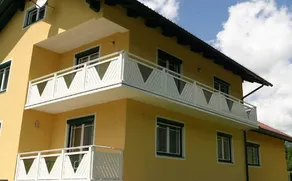 First Floor Appartment With Sealed Staircase for Extra Privacy - Image 5