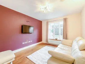 6 Bed House - Sleeps 11 - Pets - Garden - Parking - Image 3