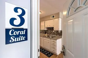 Beach Cottage Coral Suite - Image 3