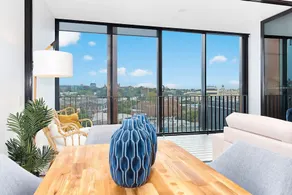 Quality Home in the Central Hub of Sydney - Image 2