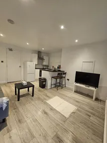 Charming 1-Bed Apartment In Huddersfield - Image 4