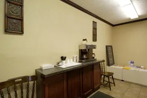 Economy Inn Express By Magnuson Worldwide - Image 4