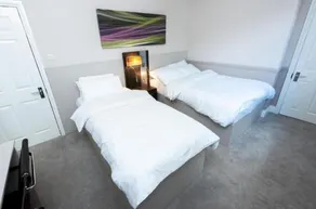 Uno Hotel Heathrow Windsor - Image 4