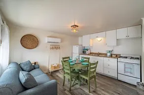 Pirates Cove Motel - Image 3