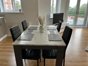 Beautiful York City apartment with free Parking - Image 4