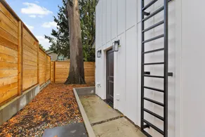 Modern 2-Bedroom Retreat in Seattle - Image 3