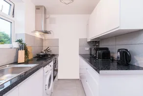 Coventry 59 Michaelmas Spacious 2 Bedroom Apartment - Image 2