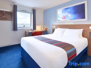 Travelodge Melksham - Image 4