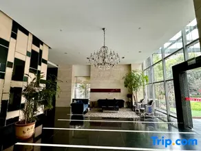 Pinke Service Apartment - Image 5