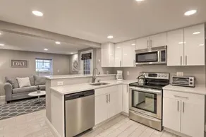 Cozy Quiet Getaway Surrounded by Nature - 19 Miles to Downtown Boston! - Image 3