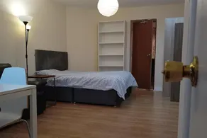 Large Ensuite Near Science Park, Cambridge - Image 3