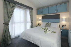 Superior 6 Berth Holiday Home in Suffolk - Image 2