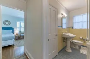 Modern Beachy Bungalow with a NEW POOL! - Image 4