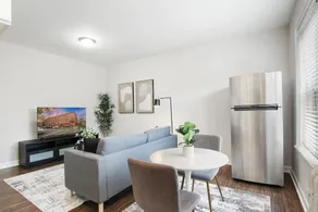 1-bedroom Luxe Oasis in the heart of Hyde Park, Perfect for healthcare workers! - Image 2