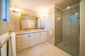 Glenelg Beach Stylish 2 Story Townhouse Sea View - Image 5