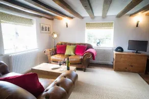 THE COTTAGE, HIGH ASH FARM, pet friendly in Peasenhall - Image 3