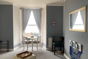 Beachfront Bolthole With Seaview in Idyllic Hythe - Image 2