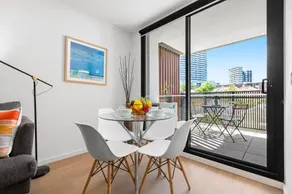 COMPLETE HOST Park View St Kilda - Image 4