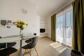 St Paul's Bay Penthouse with Views - Image 4