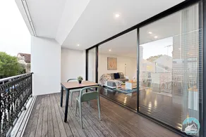 Aircabin Annandale Comfy 3 Bed Townhouse - Image 3