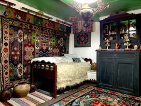 Charming Traditional House in a Pristine Location - Image 4