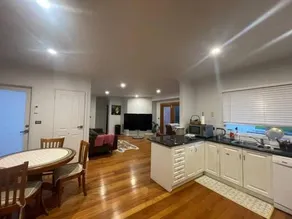 3BR Artistic Home Netflix Gym Camberwell market. Taste The True Melbourne - Image 2