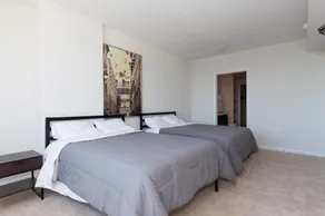 Pentagon City Luxury Apartment - Image 2