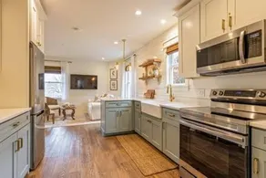 Downtown Luxury Farmhouse Apartment #2 - Image 4