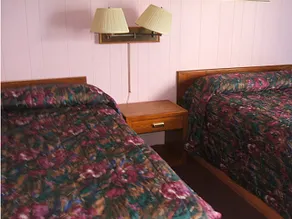 Glen Motel Utica - Image 2